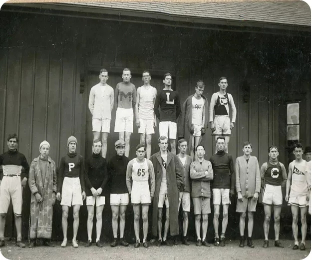 Historical photo runners in 1911