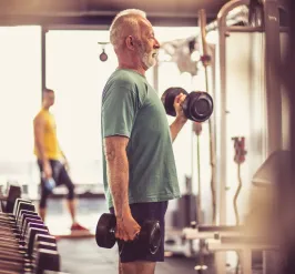 senior-lifting-weights