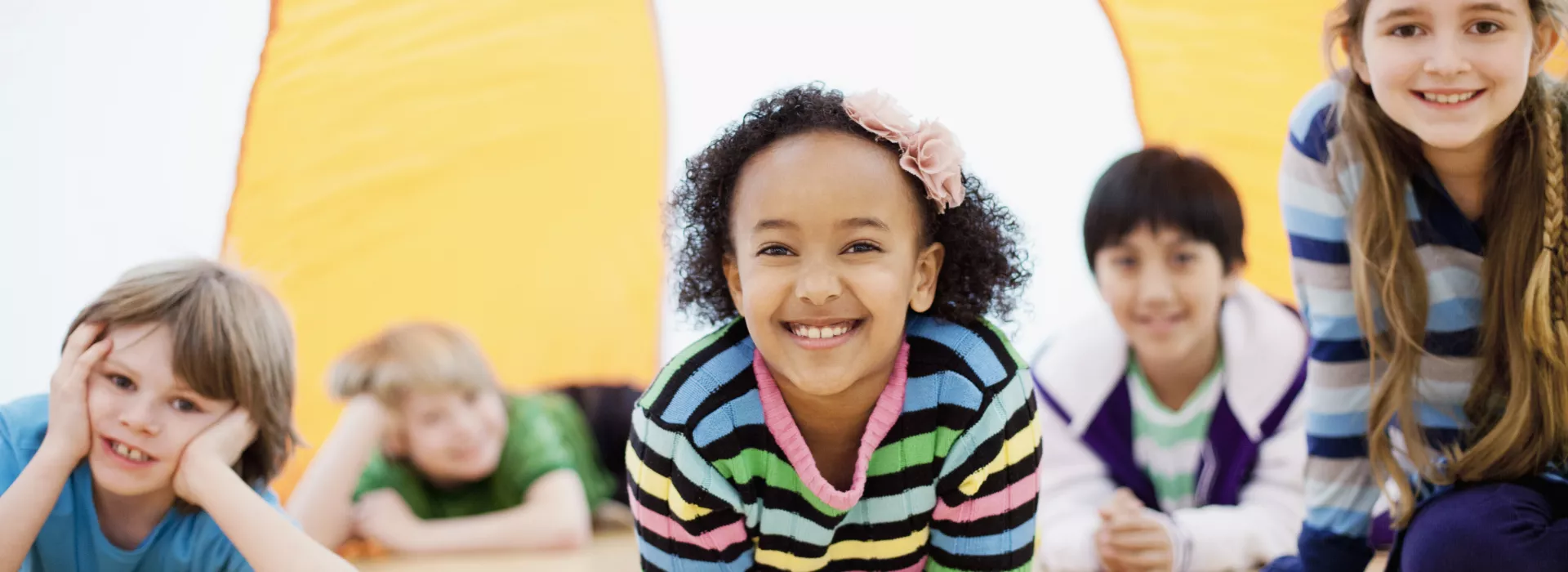 group of kids playing parachute game