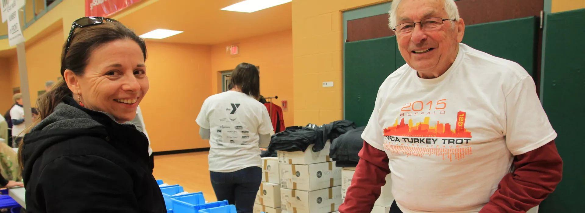 Turkey Trot volunteers helps out at packet pick-up